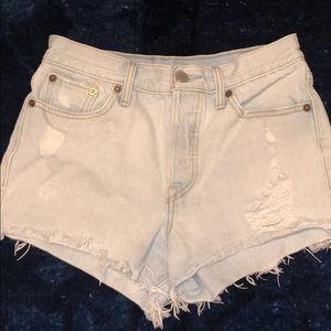 Light denim wash Levi jean shorts